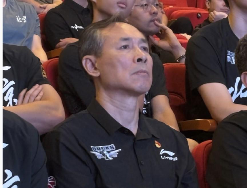 许利民：赵睿的加盟给了球队信心，新赛季要向总冠军发起冲击